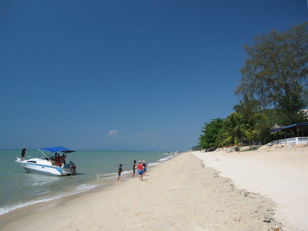 By The Sea Beachfront Penang バツーフェリンギビーチ エクステリア 写真