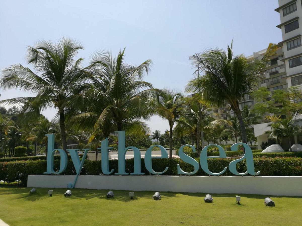 By The Sea Beachfront Penang バツーフェリンギビーチ エクステリア 写真